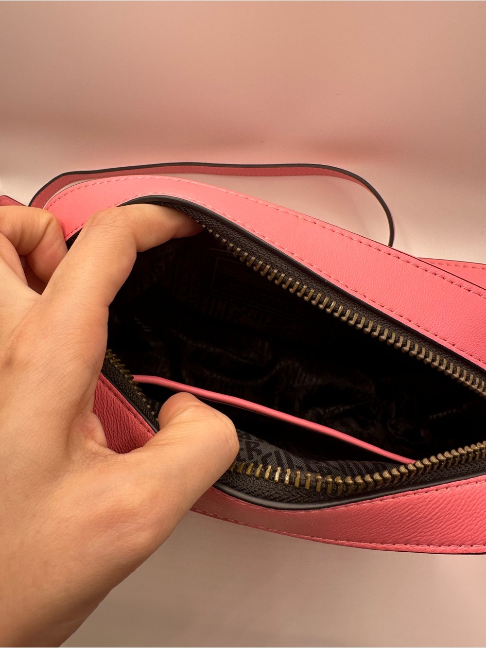 Kurt Geiger Pink Quilted Camera Crossbody with Gold Plaque - Picture 8 of 8